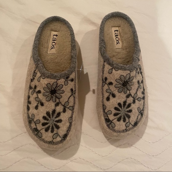 taōs wool slippers never worn - Picture 2 of 3